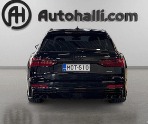 Audi A6 Avant Quattro takaa kuvattuna hallissa