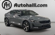Harmaa Polestar 2 hallissa